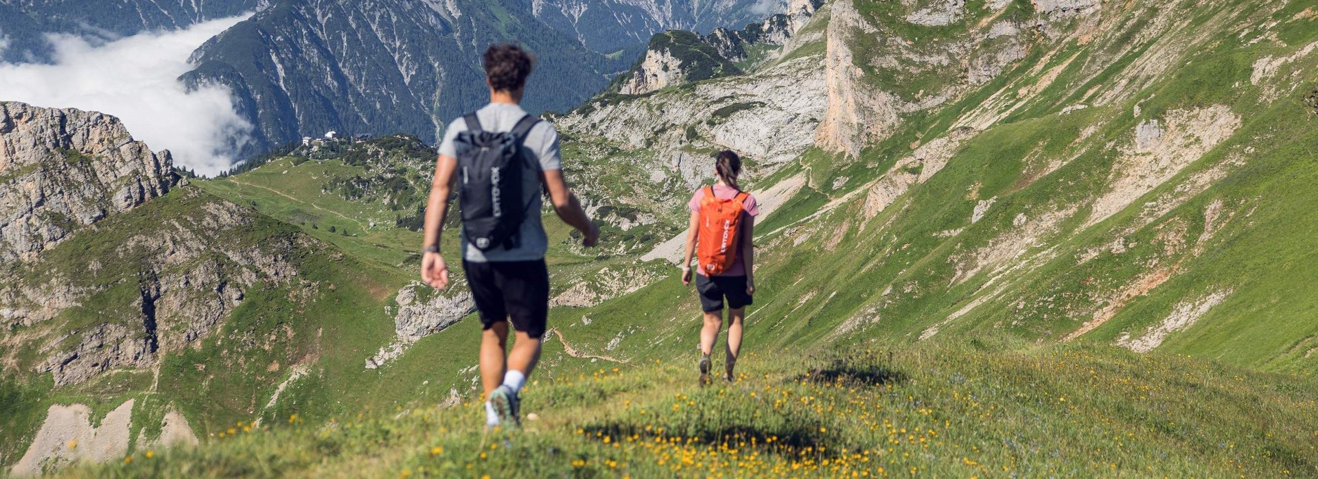 Zwei Wanderer bei einer Bergtour.