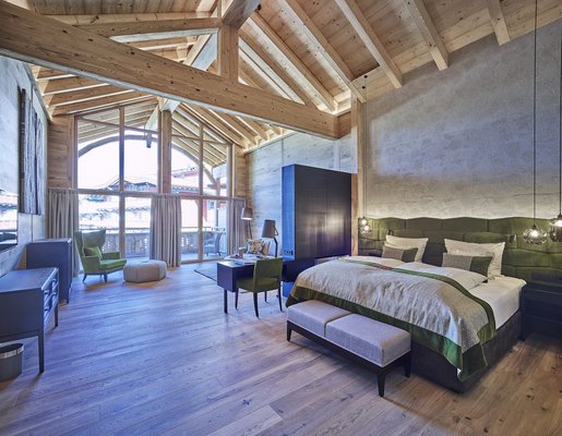 Ein großes Zimmer in der Cocoon Alpine Boutique Lodge.