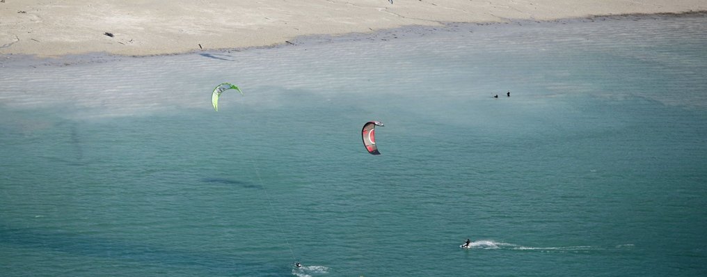 Kitesurfer auf dem Achensee.